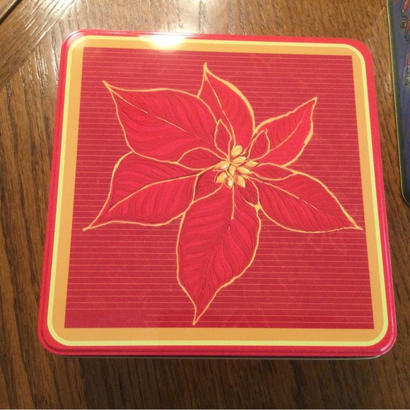 Set of 3 Decorative Christmas tins - Picture 4 of 6